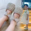 Atletische schoenen Girls 'single 2022 Summer Fashion Rhinestone Pearl Kids schattige boog-knoop prinses lederen zoet voor bruiloft