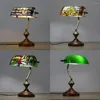 Tischlampen Tiffany Barockstil Buntglasschirm mit Metallgestell Holzsockel LED E27 Warme Lampe Augenschutz für Schlafzimmer