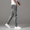 Jeans masculino Designer de jeans de luxo de jeans Novo estilo de luxo na primavera e verão fumaça européia cinza elástico pequena perna pequena calça 9ldt