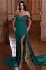 Robes de bal de sirène verte foncé sexy longue pour les femmes plus taille satin au large de l'épaule haute fente plissages sans dos drapés de soirée de soirée de soirée de soirée.