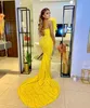 Fashion Sequins Yellow Mermaid Wedding Dresses One Shoulder Feather Bridal Clown Enkla formella festkl￤nningar