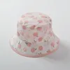 Hats Sun Hat Girl Baby Summer Beach Cap Ochrona UV Owoc Peach z sznurkiem oddychającym wakacyjnym akcesorium na zewnątrz dla dzieci