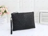 Pochette di design Portafoglio tote di lusso Multi pochette Portamonete nero puro Kit da toilette da viaggio con cerniera singola ad alta capacità Borsa con cinturino da polso