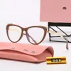 Luxury Womens Solglasögon M Mens Sun vandring Luxurys Designer Polariserade solglasögon Women Classic Glass Square Eyeglasses Beach Box 2022