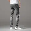 Designer di jeans da uomo Nuovi jeans stile traspirante versione coreana slim fit pantaloni lunghi europei a gamba piccola XVPQ