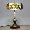 Tischlampen Tiffany Barockstil Buntglasschirm mit Metallgestell Holzsockel LED E27 Warme Lampe Augenschutz für Schlafzimmer