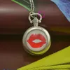 Montres de poche en gros mode rouge lèvre montre collier femme Fob Sexy amour argent rond convexe lentille verre photo fille mignon