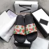 Fashion Sneakers brede platte designer Skateboardschoenen Sandalen voor mannen en vrouwen bloemen rood groen blauwe stofzak schoenen bedrukt zomerstrand