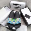 Sapatos de praia de verão sandálias ao ar livre e chinelos de moda ampla designers slide ladries home slids chinelos chinelos de borracha masculinos e femininos.