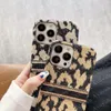 Fundas de teléfono de color militar con diseño de bordado de letras de lujo para iPhone 14 14pro 13 13pro 12 12pro 11 Pro Max Fiber Skin Shell Cover Fas9375868
