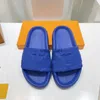 2022 Nouveaux hommes concepteur Flat Comfort pantoufles Femmes Waterfront plate-forme sandale Noir Blanc Été Mode Piscine Oreiller Flip Flop Top Qualité
