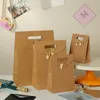 ギフトラップクラフトペーパーバッグキャンディーパッケージボックスバースデーパーティーのためのハンドル装飾と結婚式のバレンタインデーデコレーションバッグボウ