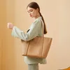 Torby wieczorowe Duża pojemność dla kobiet na ramionach skórzana torebka prosta moda elegancka lady crossbody messenger torebka czarna torba