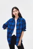 Kvinnors blusar 2022 Spring Autumn Women Shirts Flanell Loose Overdimensionerade kvinnliga toppar bf koreansk stil blus plädkontroll Europa