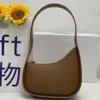 A bolsa de meia lua em linha em couro liso feminino designer com alça de ombro plano e embreagem de fechamento de zíper curvado Tote Suded Lining299x