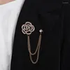 Brooches Korean Fashion Metal Hollow Flower Rose Llapel Pin Badge Tassel Chain Crystal Brooch Suit Jacket Unisex Jewelry