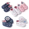 Småbarn Baby First Walker Kids Girl Shoes White Spets Floral broderade mjuka skor Prewalker som går 0-18m