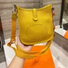 Borse a tracolla da donna Borse in vera pelle Top Qaulity Scava fuori Messenger Borsa a tracolla alla moda Borsa a secchiello Designer Borsa Crossbo2482