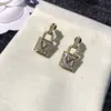 Pendientes de aro de diseñador para mujer, aretes con letras de lujo, gota para el oído, aretes de diamantes de imitación de cristal a la moda, Studs338L