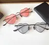7A Yeni Moda Tasarımı Kadın Güneş Gözlüğü Vintage Kalp Şekleli Metal Çerçeve Basit ve Popüler Stil UV400 Koruyucu Gözlük