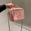 Estojo feminino de couro caviar bolsas cosméticas com alça superior bolsas clássicas com diamante acolchoado ferragens de metal com zíper corrente de couro crossbody bolsas multibolsos 20 cm