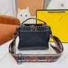 Real Leather Crossbody Väskor Kvalitet för kvinnor axel handväska stil kvinnors tygväska hög damer shopping handba 240316