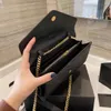 2023 bolsos para el hombro luxurys diseñador bolsas cadena de metal dorado negro plateado bacina de bolsillo de cuero genuino cubierta de mensajería diagonal de mensajería de cuerpo