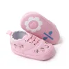 Baby Girls First Walkers Vit Rosa Blommor Broderade mjuka sulor Skor Prewalker Walking Småbarn Fritidsskor Barnskor