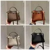 Real Leather Crossbody Väskor Kvalitet för kvinnor axel handväska stil kvinnors tygväska hög damer shopping handba 240316