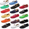 Herren-Luxus-Brogue-Schuhe, handgefertigte Metallschnallen-Dekoration, echtes Leder, Herren-Damenschuhe, Quasten, goldfarbene rote Loafer, Fahrschuh, Mode-Business-Kleiderschuhe