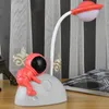 Lampade da tavolo Astronauta Lampada a LED Studio per bambini Camera da letto Ufficio Protezione degli occhi Illuminazione Regalo di compleanno di Natale Luce notturna ricaricabile tramite USB