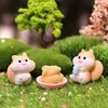 Dekorativa figurer 8st Squirrel Set Mushroom House Figures Animal Character Toys Fairy Gnome Home Miniature Harts Birthday Present