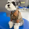 Kledingontwerper Hondenkleding Merk hondenkleding Klassiek letterpatroon Luxe hondenjas Koud weer huisdierjas met leren halsband en leiband