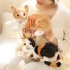 Simula￧￣o de 25/33cm de simula￧￣o recheada padr￣o de gato de gato brinquedos de pel￺cia bonecos de gato de estima￧￣o fofa pentuche brinquedo kawaii decora￧￣o de casa presente de anivers￡rio