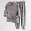 Pantaloni a due pezzi da donna Pigiama di flanella da donna Set di biancheria morbida Top a maniche lunghe Girocollo T-shirt completa e biancheria intima calda per la casa