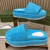 H￶gkvalitativ kvinna tofflor Fashion Sandals Beach Tjock 664 Slipper Platform Alfabet Lady Leather Flat Slides by Shoe02 01