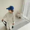 set di vestiti per bambini per bambini designer essenziale felpa con cappuccio set di pantaloni ess joggers tuta per bambini Abbigliamento Ragazzi Ragazze capispalla maglione per bambini Felpe con cappuccio tute per bambini