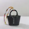 Fones de ouvido de caçambas de garotas key fuckle saco de fivela carofra de chaveiro de couro macio de couro macio Mini chaveiro de bolsa mulher bolsa