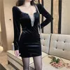 Günlük elbiseler vintage seksi v boyun uzun kolu siyah rhinestone elbise mini ince sargı kalça akşam vestidos mujer kısa balo partisi kadife bayan