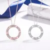 2024 Collana con ciondolo d'amore di design di lusso Collana con lettera rotonda piena di diamanti per uomo e donna Collana placcata in oro 18 carati regalo di San Valentino