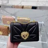 Akşam sıcak omuz çantaları lüks çanta bayan deri omuz çantaları moda tasarımcı çanta kalp şeklinde dekorasyon cüzdan zinciri crossbody çanta çantası