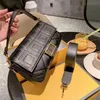 여성 어깨 가방 기질 바게트 5A 현대 클래식 패션 토트 세련된 핸드백 럭셔리 크로스 바디 쇼핑 Walle276o