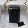 CC Cosmetic Bags Cases Femmes Noir Grainé Brillant Caviar Sacs À Cosmétiques Boîte En Cuir De Veau Or Métal Matériel Matelassé Sacs À Main Vanity Cases Fourre-Tout Sac Designer Portefeuille