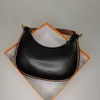 حقائب كتف كتف مصممة كتف من Luxurys Tote 2023 New Women's Fashion Texture Leather Leather Crescent Bag Gift Box Box Factory Sales Direct