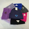 Mens Beanie Hat Tasarımcı Takılmış Kap Bonnet Kış Kafası Sıcak Örme Kapaklar Kadın Şık Çok Molor Seçenek Sevgililer Günü Klasik Lüks Yün Kamyon Şapkaları