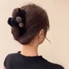 Zimowe sztuczne futra włosy pazur elegancki vintage guzika akrylowa spinki do włosów pluszowe włosy klip barrette na nakrycie głowy dla kobiet akcesoria do włosów