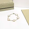 Luxusklassiker 4/vier Blattklee Charm Armbänder Designer-Kette 18k Goldmutter für Mädchen für Mädchen Hochzeits Geburtstag mit Geschenktüte