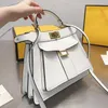 2023 Mini bolso de 4 colores Top diseñador de lujo Crossbody Bolsos de hombro Bolso de moda para mujer bolsos de cuero bolso al por mayor correa de hombro extraíble