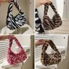 Duffel Bags 2022 Moda Kadınlar Küçük Kırılgan Omuz Yumuşak Peluş Çantalar Retro Leopar Eşekçi Çantası Kış Kadın Tote Çanta