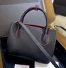 Borsa a mano da donna borsa a tracolla firmata semplice borsa a tracolla in tinta unita moda classica borsa a triangolo modello oro lettera tracolla rimovibile borsa da donna
